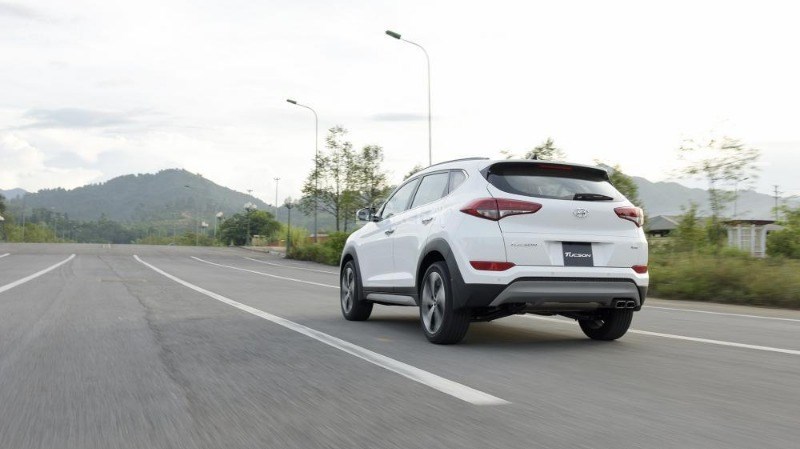 Cần bán xe Hyundai Tucson 2017, màu trắng, nhập khẩu nguyên chiếc-7