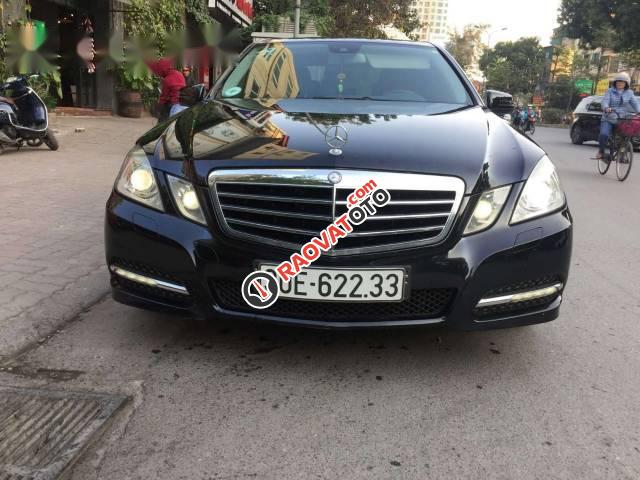 Bán gấp Mercedes E250 đời 2010, màu đen-0