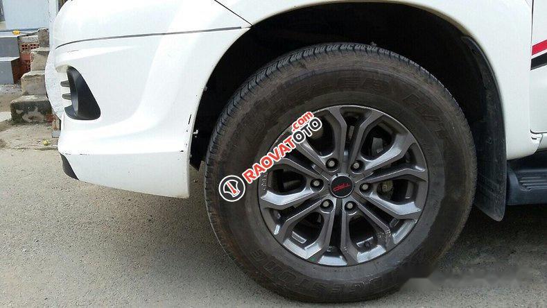 Bán xe Toyota Fortuner V 4x2 TRD đời 2016, màu trắng, giá tốt-5