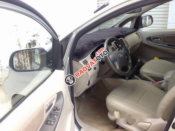 Cần bán Toyota Innova 2015, màu bạc, giá 595tr-1