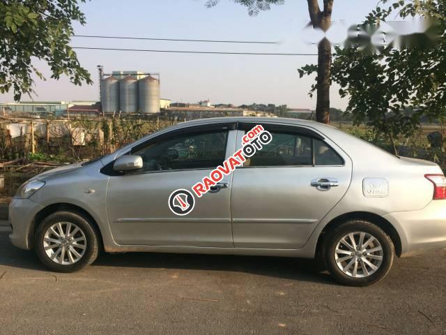 Bán Toyota Vios đời 2010, màu bạc chính chủ  -0