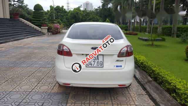 Bán Ford Fiesta, đời 2012, màu trắng số tự động-4