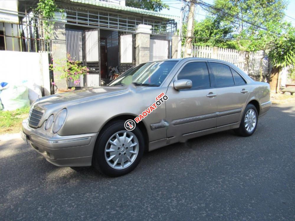 Cần bán gấp Mercedes E240 năm 2000 số tự động-3