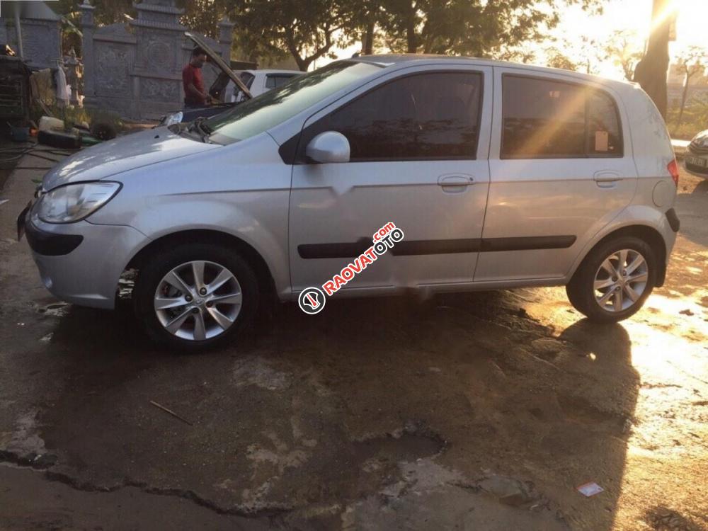 Cần bán gấp Hyundai Getz sản xuất 2010, màu bạc xe gia đình, 255 triệu-0