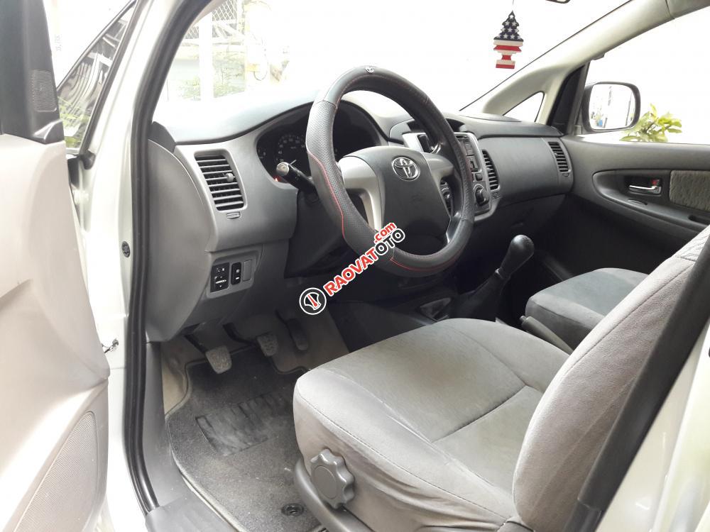 Toyota Innova E cuối 2013 một đời chủ, màu bạc zin-6