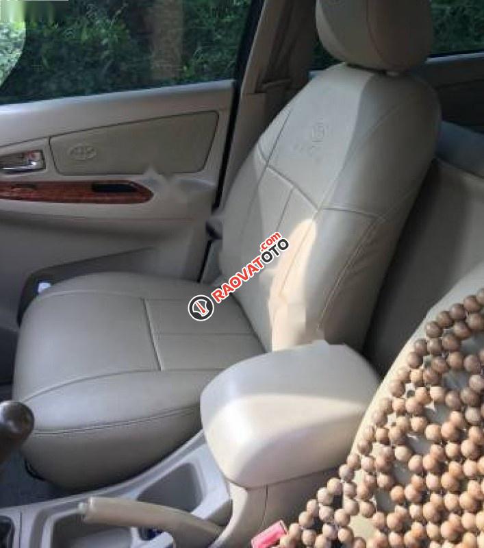 Cần bán gấp Toyota Innova G đời 2007, màu bạc-2