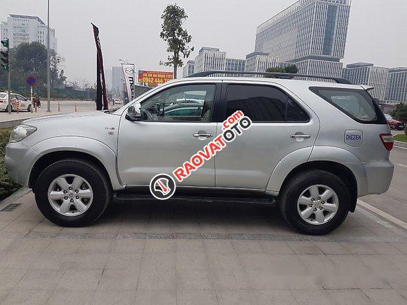 Cần bán gấp Toyota Fortuner 2.5G đời 2011, màu bạc số sàn, 655 triệu-2