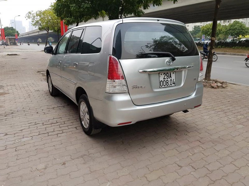 Cần bán xe Toyota Innova đời 2011, nhập khẩu-2