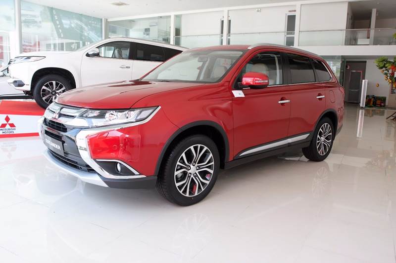 Bán xe Mitsubishi Outlander đời 2017, màu đỏ, nhập khẩu nguyên chiếc, giá tốt-2