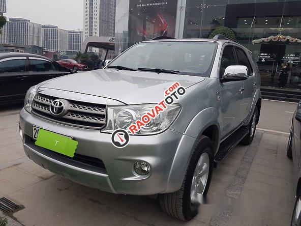 Cần bán gấp Toyota Fortuner 2.5G đời 2011, màu bạc số sàn, 655 triệu-0