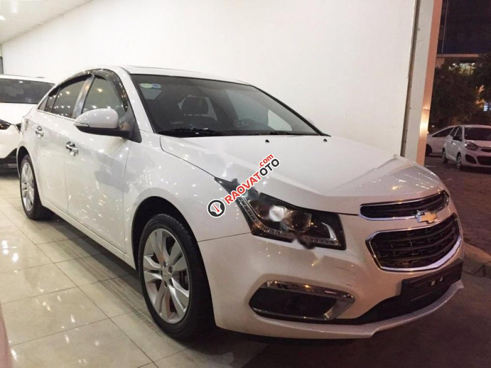 Cần bán lại xe Chevrolet Cruze LTZ 1.8 AT đời 2016, màu trắng số tự động, giá 575tr-8