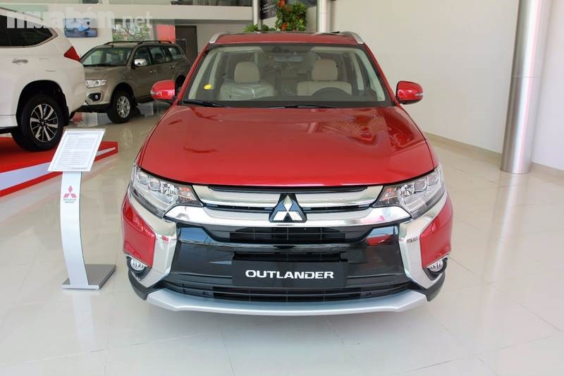 Cần bán Mitsubishi Outlander đời 2017, màu đỏ, nhập khẩu, giá tốt-0