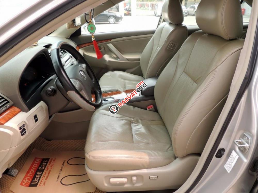 Bán ô tô Toyota Camry 2.4G đời 2010, màu bạc, 640tr-0