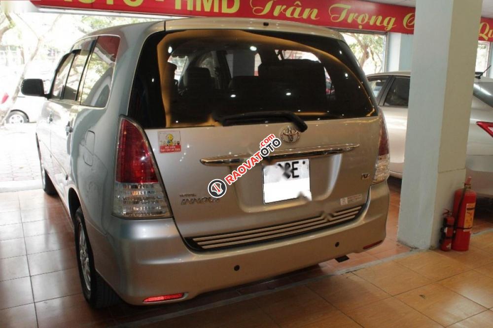 Cần bán xe Toyota Innova 2.0 V đời 2009, màu bạc-5