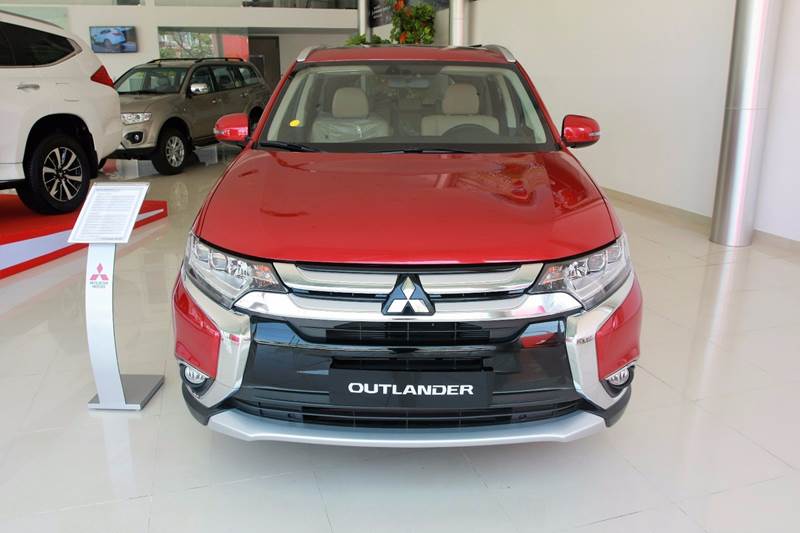 Cần bán Mitsubishi Outlander đời 2017, màu đỏ, nhập khẩu, giá tốt-1