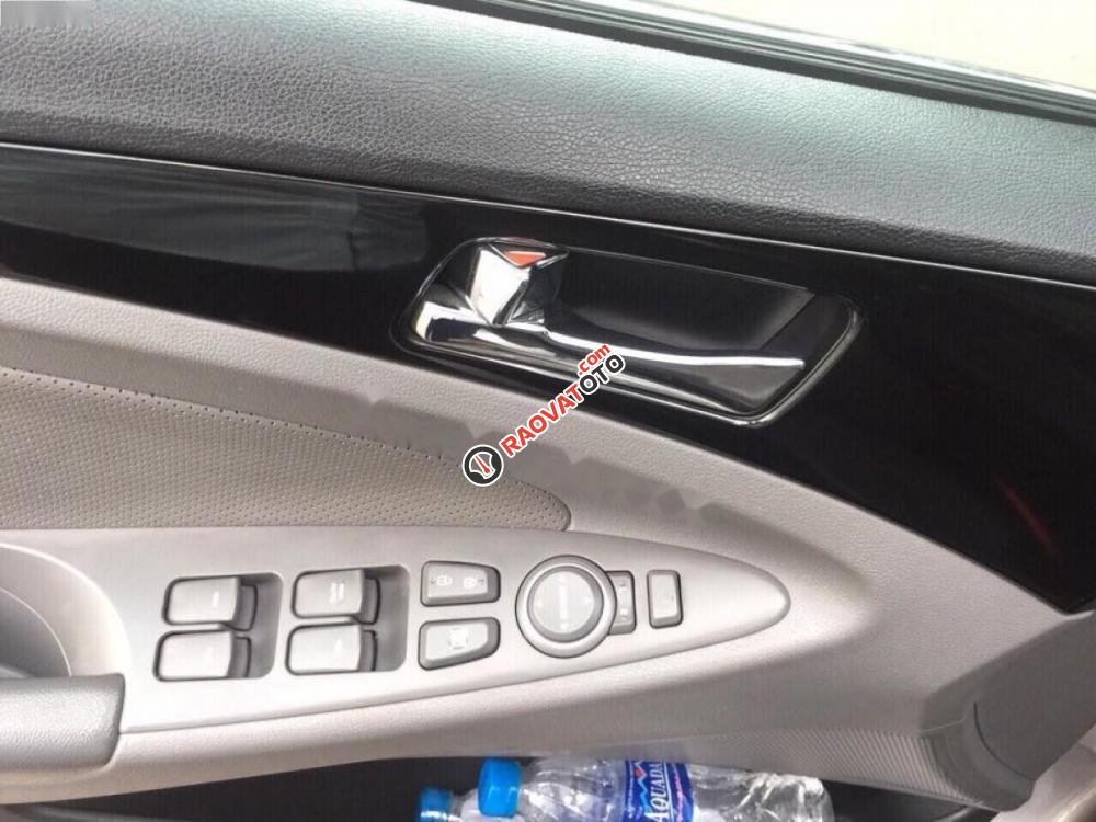 Bán xe Hyundai Sonata 2.0 AT năm 2010, màu xám, nhập khẩu số tự động-5