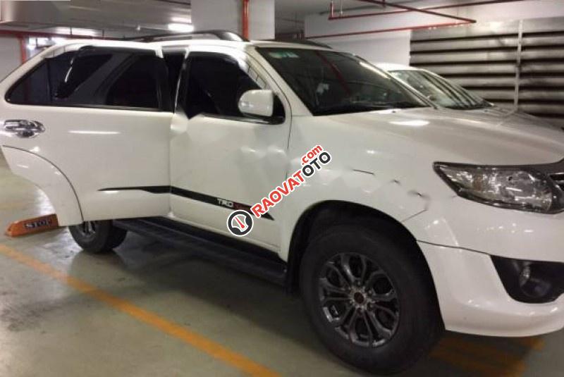 Bán Toyota Fortuner TRD Sportivo 4x2 AT đời 2015, màu trắng giá cạnh tranh-1