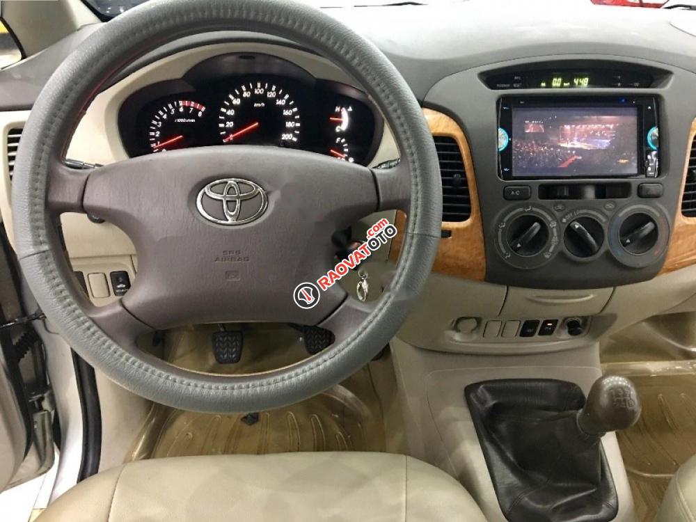 Cần bán lại xe Toyota Innova năm 2011, màu bạc, giá chỉ 510 triệu-6