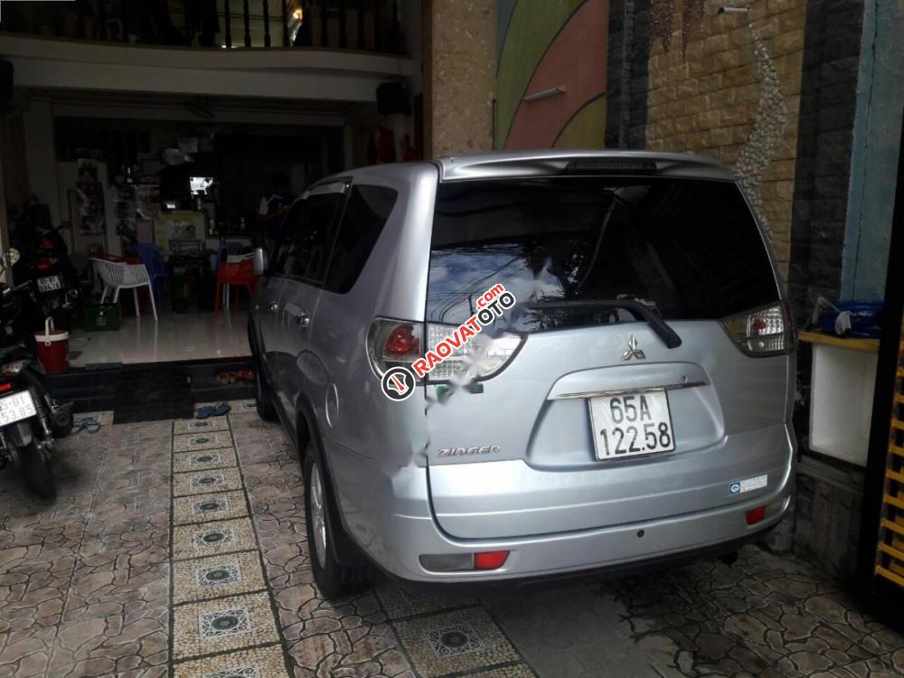 Bán Mitsubishi Zinger đời 2009, màu bạc số sàn, giá 320tr-6