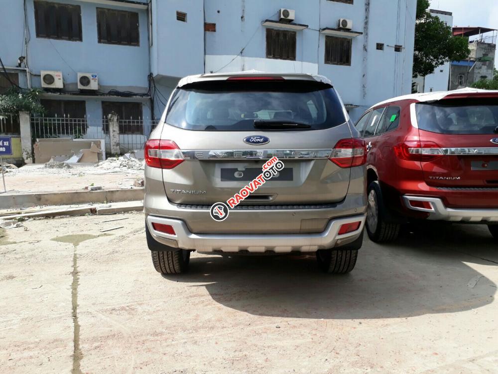 Bán Ford Everest Titanium đời 2017, màu vàng, nhập khẩu nguyên chiếc-3