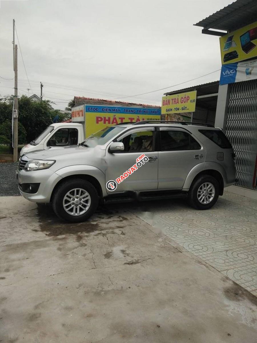 Bán Toyota Fortuner 2.5G đời 2013, màu bạc số sàn, giá tốt-3