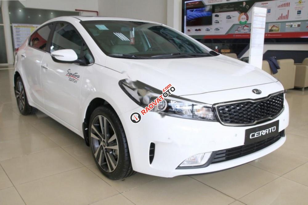 Cần bán xe Kia Cerato Signature 2.0 AT đời 2017, màu trắng-0