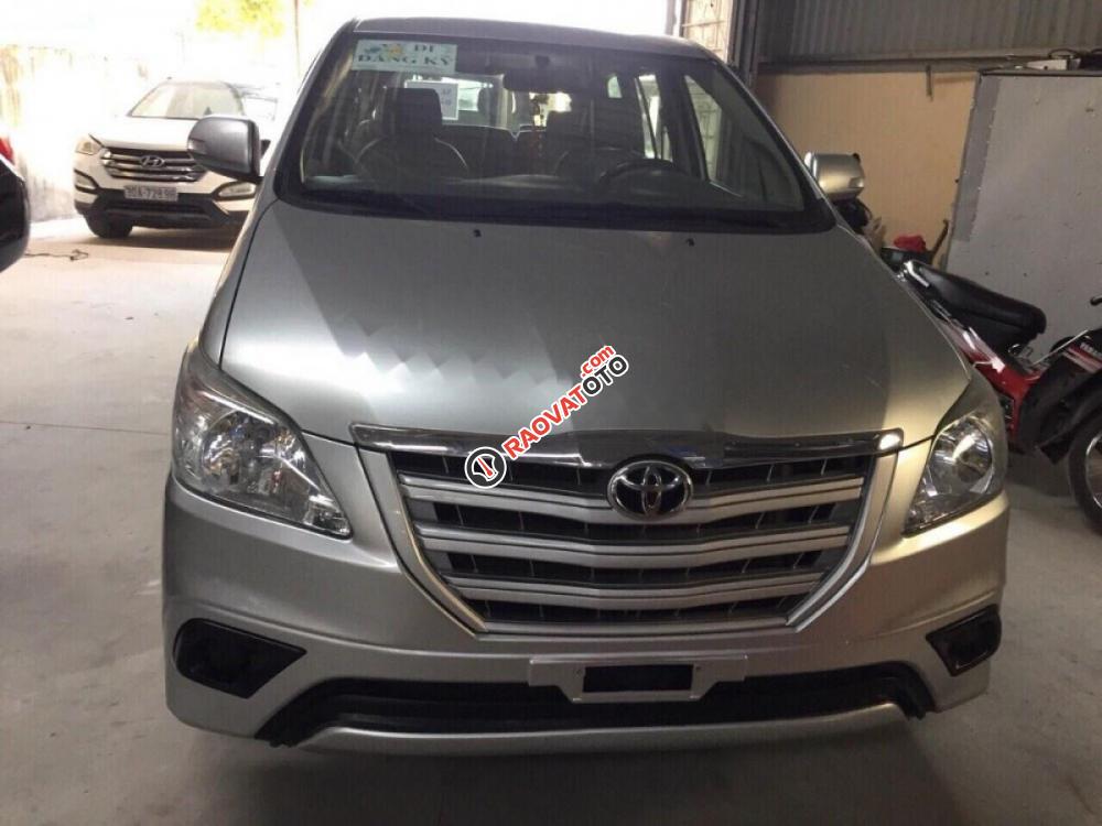 Bán xe Toyota Innova đời 2016, màu bạc chính chủ-7