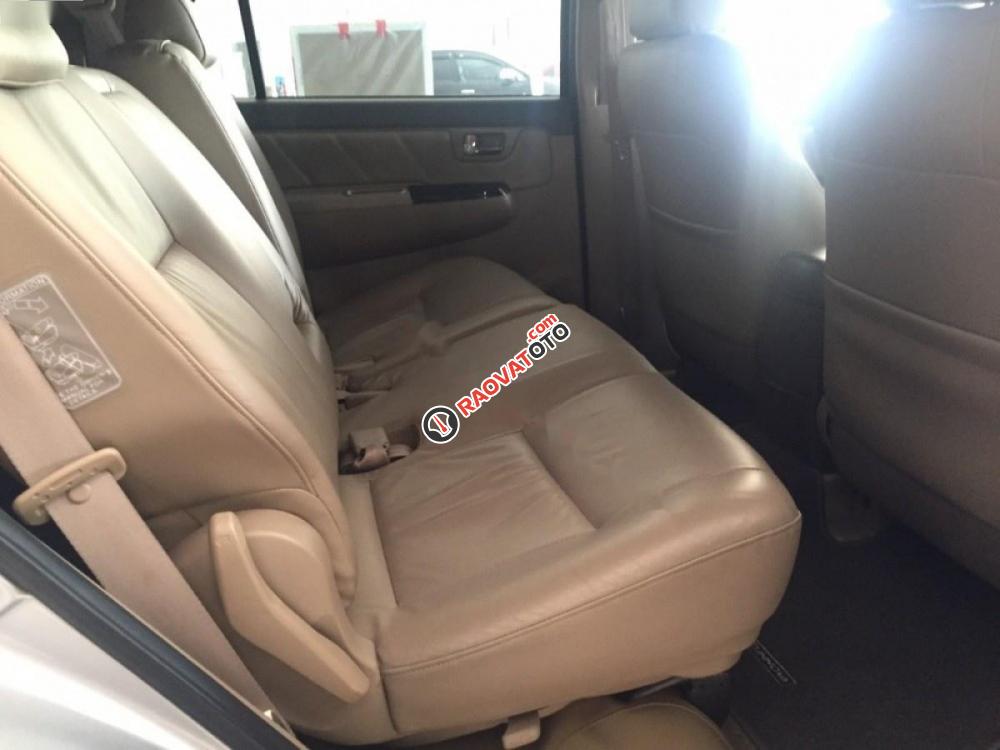 Cần bán xe Toyota Fortuner 2013, màu bạc, giá tốt-1