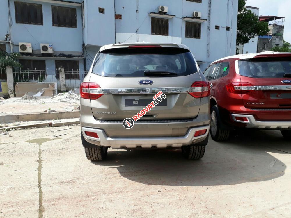 Bán Ford Everest Titanium đời 2017, màu vàng, nhập khẩu nguyên chiếc-5