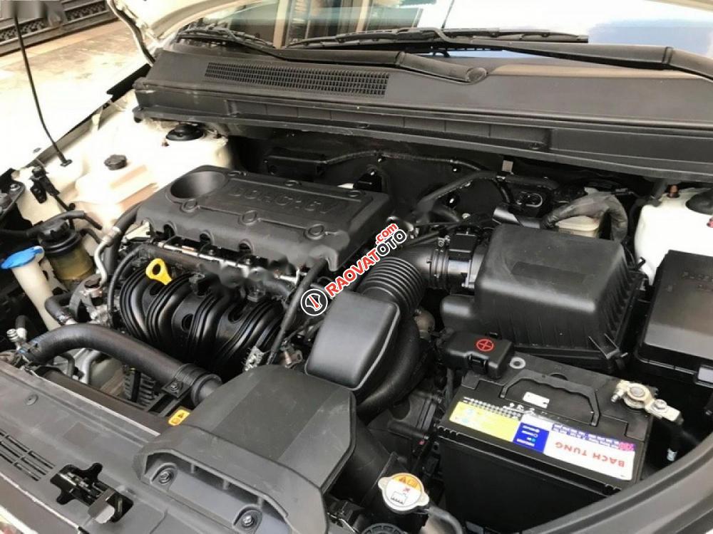 Bán Kia Carens 2015, màu trắng số sàn, giá chỉ 395 triệu-7