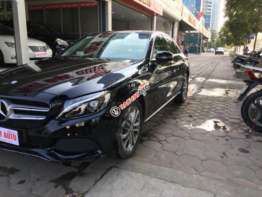 Cần bán Mercedes C200 đời 2017, màu đen-0