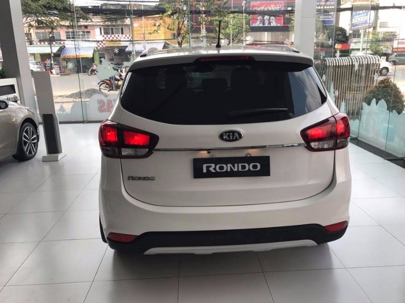 Bán ô tô Kia Rondo năm 2017, màu trắng, xe nhập-10