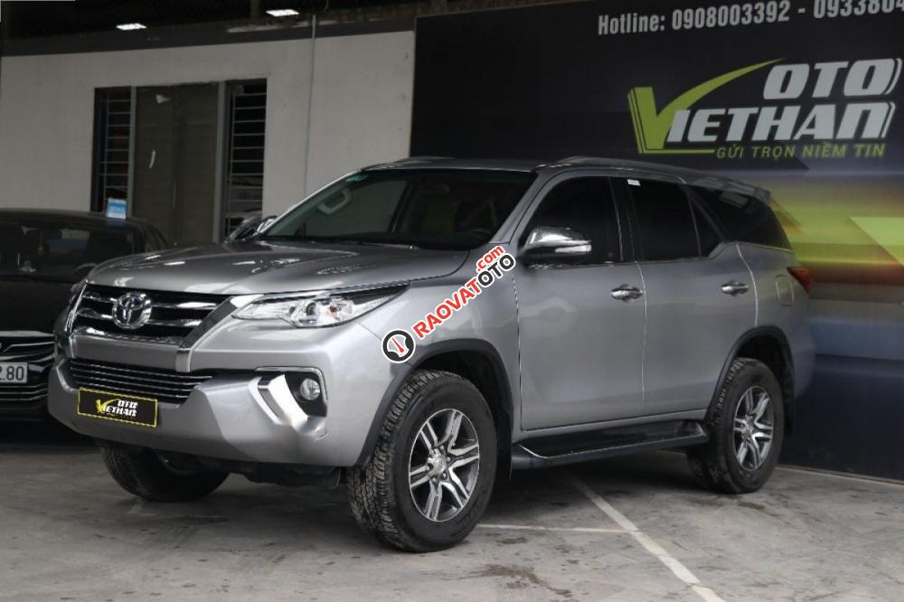 Cần bán Toyota Fortuner 2.4G 4x2 MT đời 2017, màu bạc, xe nhập-0