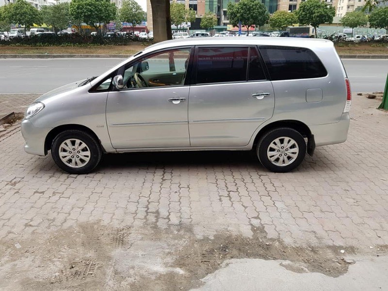 Cần bán xe Toyota Innova đời 2011, nhập khẩu-9