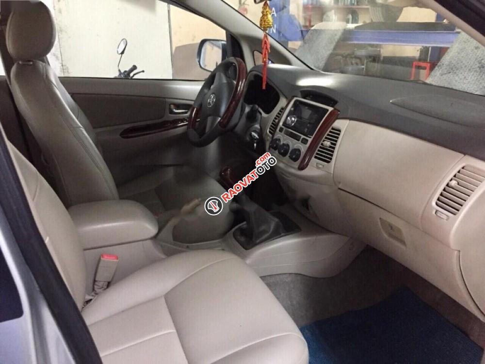 Bán xe Toyota Innova đời 2016, màu bạc chính chủ-5