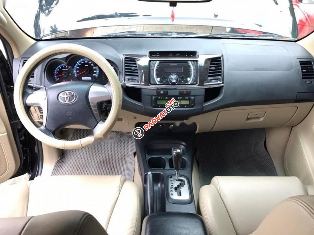 Bán Toyota Fortuner 2.7V 4x2 AT đời 2015, màu đen số tự động, giá tốt-2