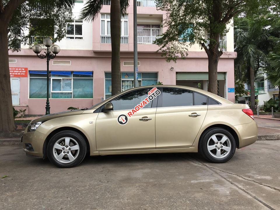 Nhà cần bán xe Chevrolet Cruze 2015 màu đồng, số sàn-0