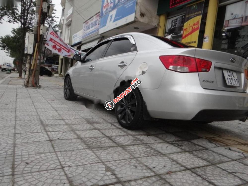 Cần bán gấp Kia Forte EX 1.6 MT đời 2011, màu bạc chính chủ, giá 367tr-3