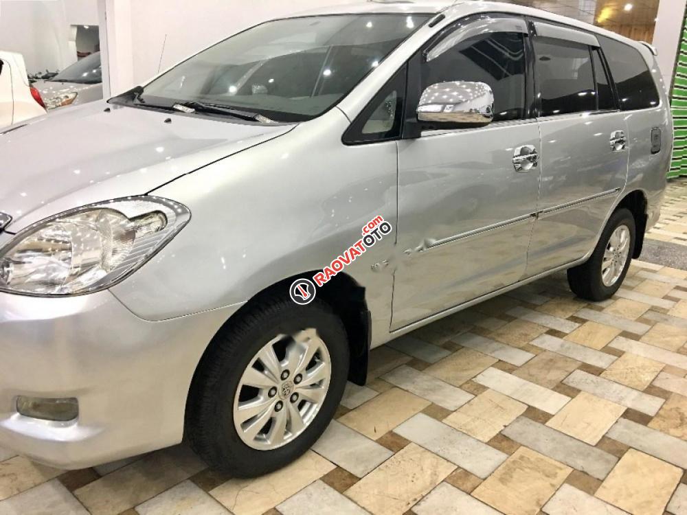 Cần bán lại xe Toyota Innova năm 2011, màu bạc, giá chỉ 510 triệu-2