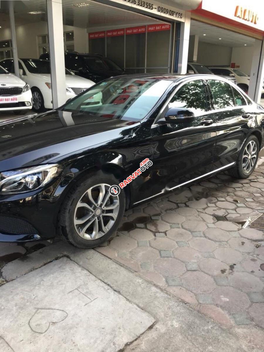 Cần bán Mercedes C200 đời 2017, màu đen-2