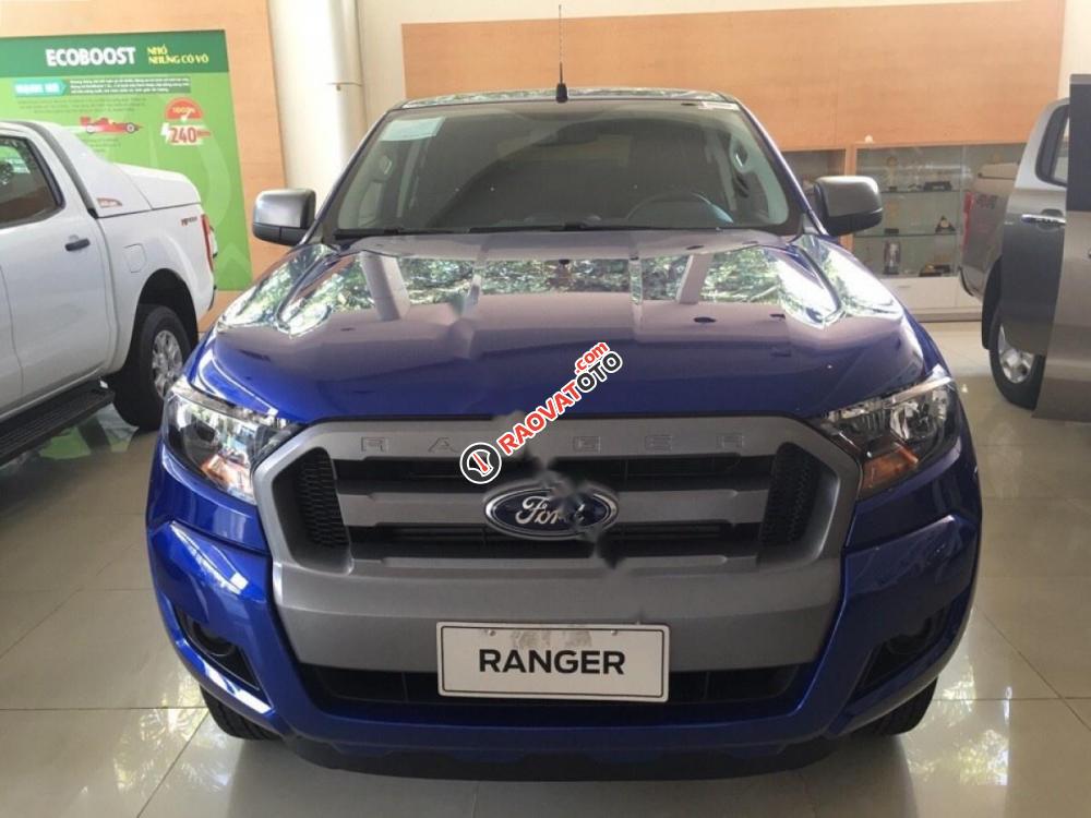 Bán ô tô Ford Ranger XLS 2.2L 4x2 AT đời 2017, màu xanh lam, nhập khẩu, giá chỉ 650 triệu-0