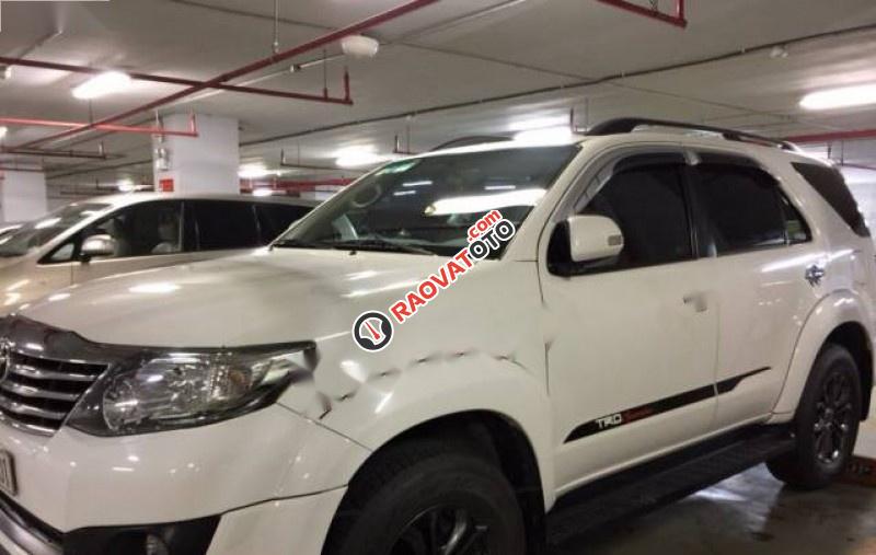 Bán Toyota Fortuner TRD Sportivo 4x2 AT đời 2015, màu trắng giá cạnh tranh-4