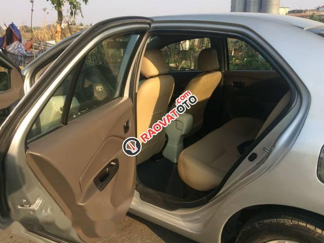 Bán Toyota Vios đời 2010, màu bạc chính chủ  -2