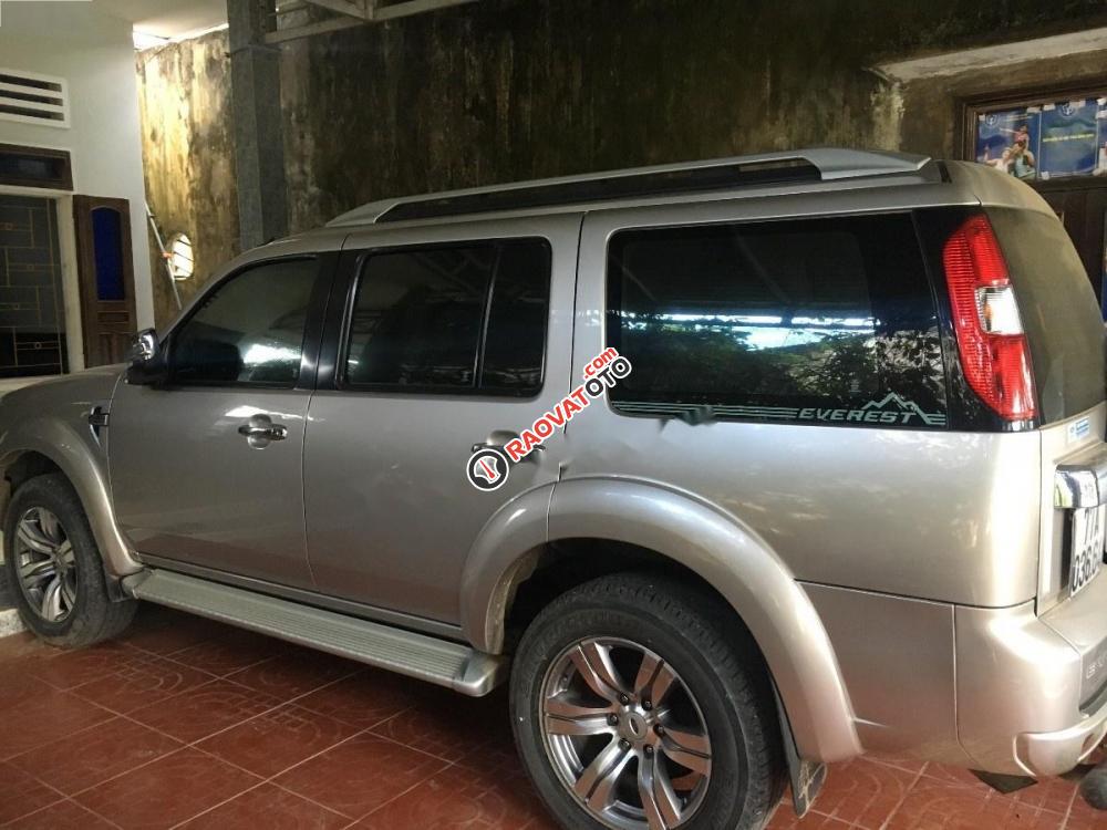 Cần bán lại xe Ford Everest đời 2010, nhập khẩu nguyên chiếc xe gia đình-1