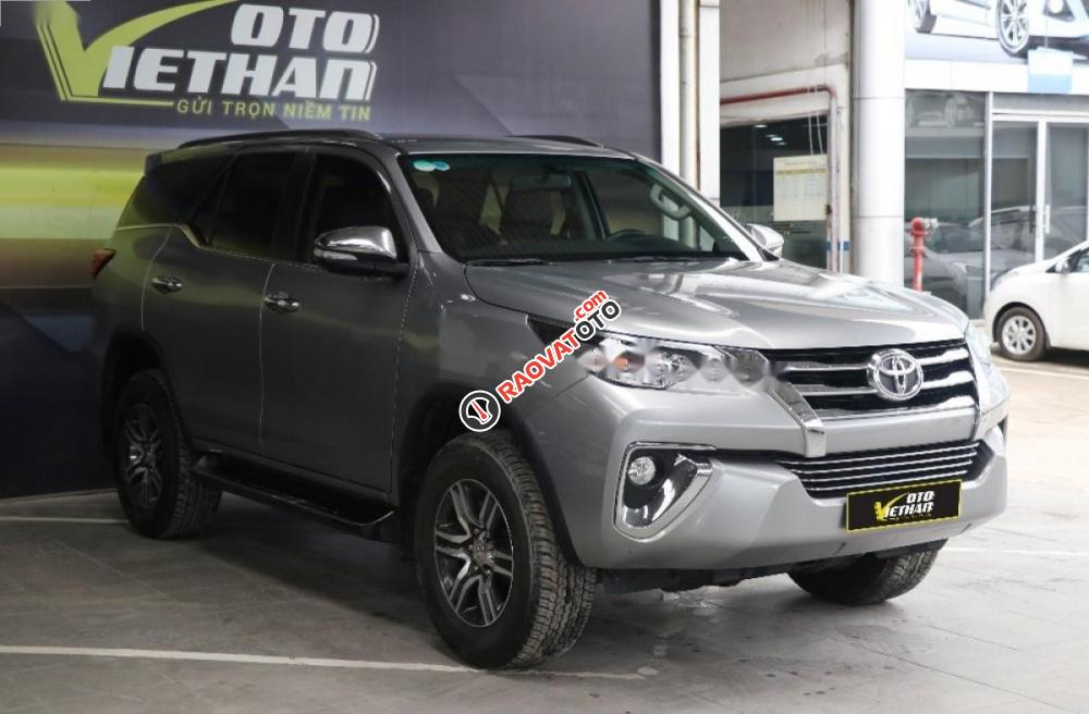 Cần bán Toyota Fortuner 2.4G 4x2 MT đời 2017, màu bạc, xe nhập-2