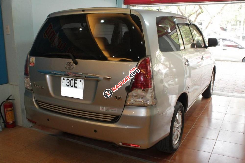 Cần bán xe Toyota Innova 2.0 V đời 2009, màu bạc-3