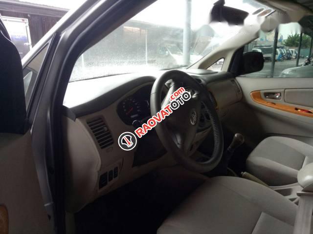 Bán Toyota Innova đời 2010, màu bạc-3