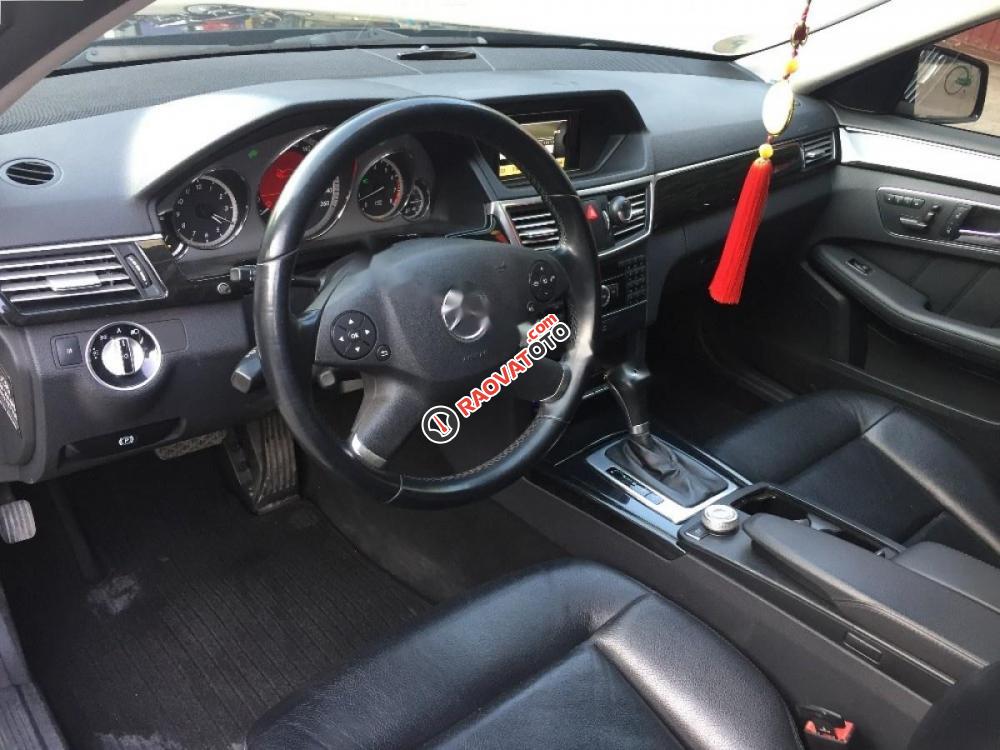 Bán xe Mercedes E250 2010, màu đen-7