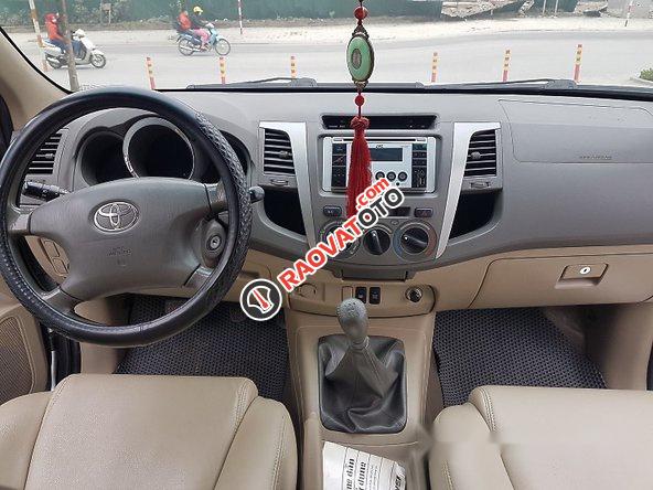 Cần bán gấp Toyota Fortuner 2.5G đời 2011, màu bạc số sàn, 655 triệu-9