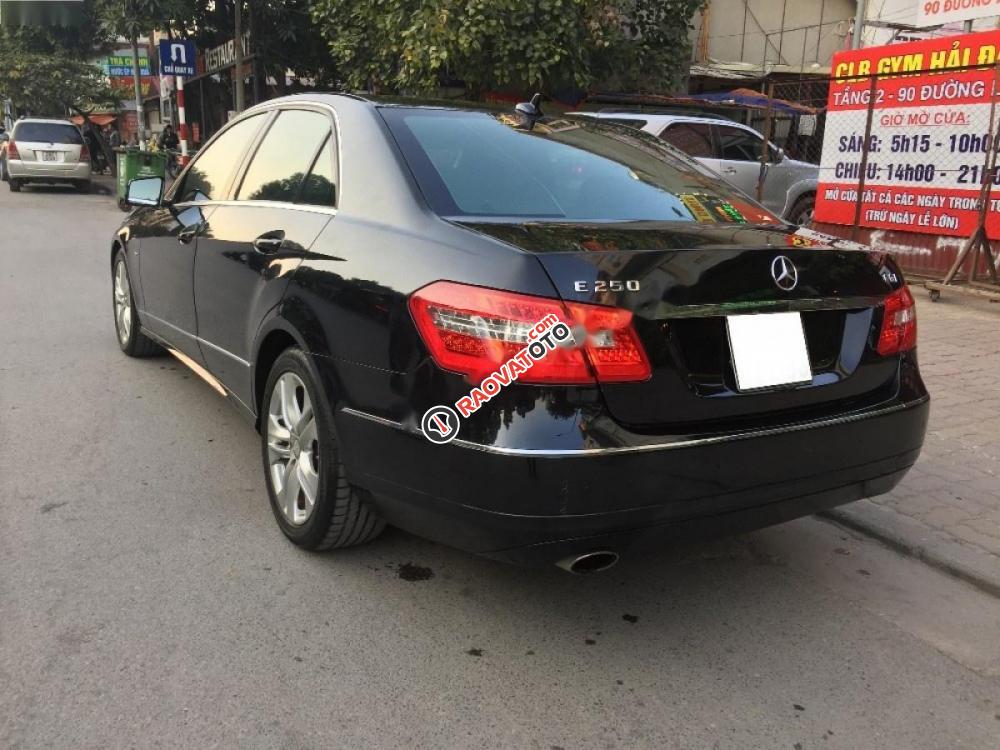 Bán xe Mercedes E250 2010, màu đen-6